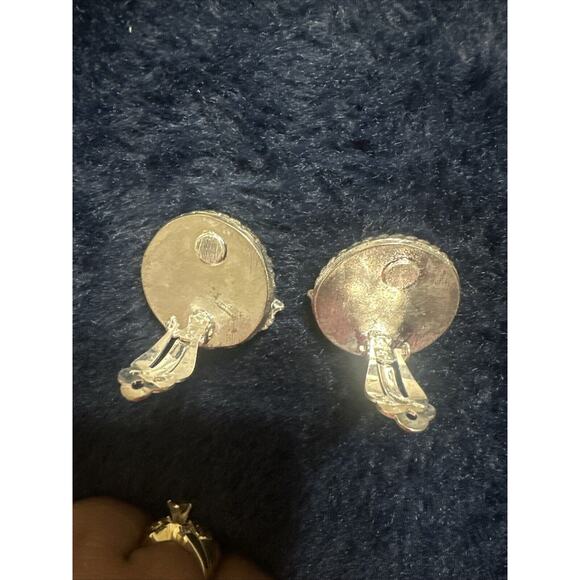 Vintage Ellen Designs Silver Plated Clear White Cabochon Flower Clip-On Earrings - Picture 5 of 5